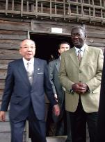 Ghana president visits Hideyo Noguchi museum